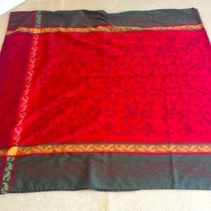 Holiday Christmas polyester tablecloth. 120 X 58”. Machine washable.